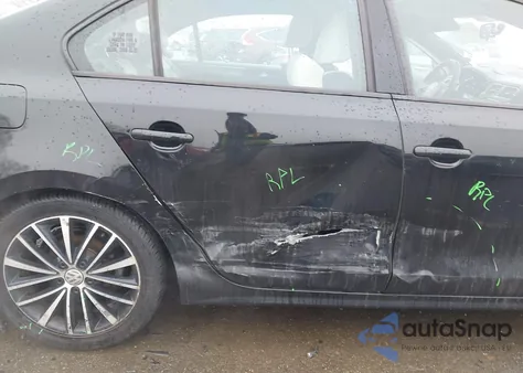 2016 Volkswagen Jetta 1.8T Sport z USA, uszkodzony, nr VIN 3VWD17AJ3GM386447